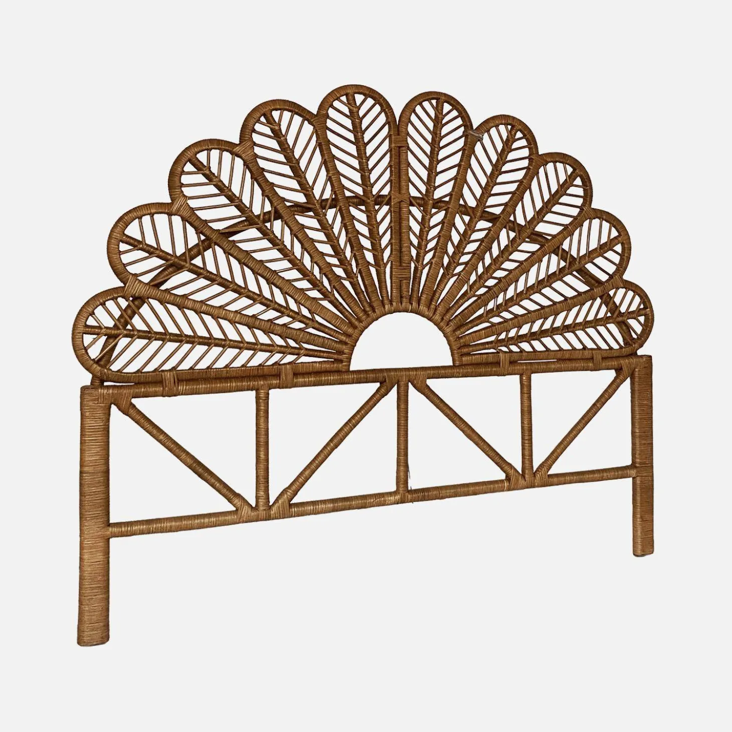 Kopfteil aus dunklem Rattan