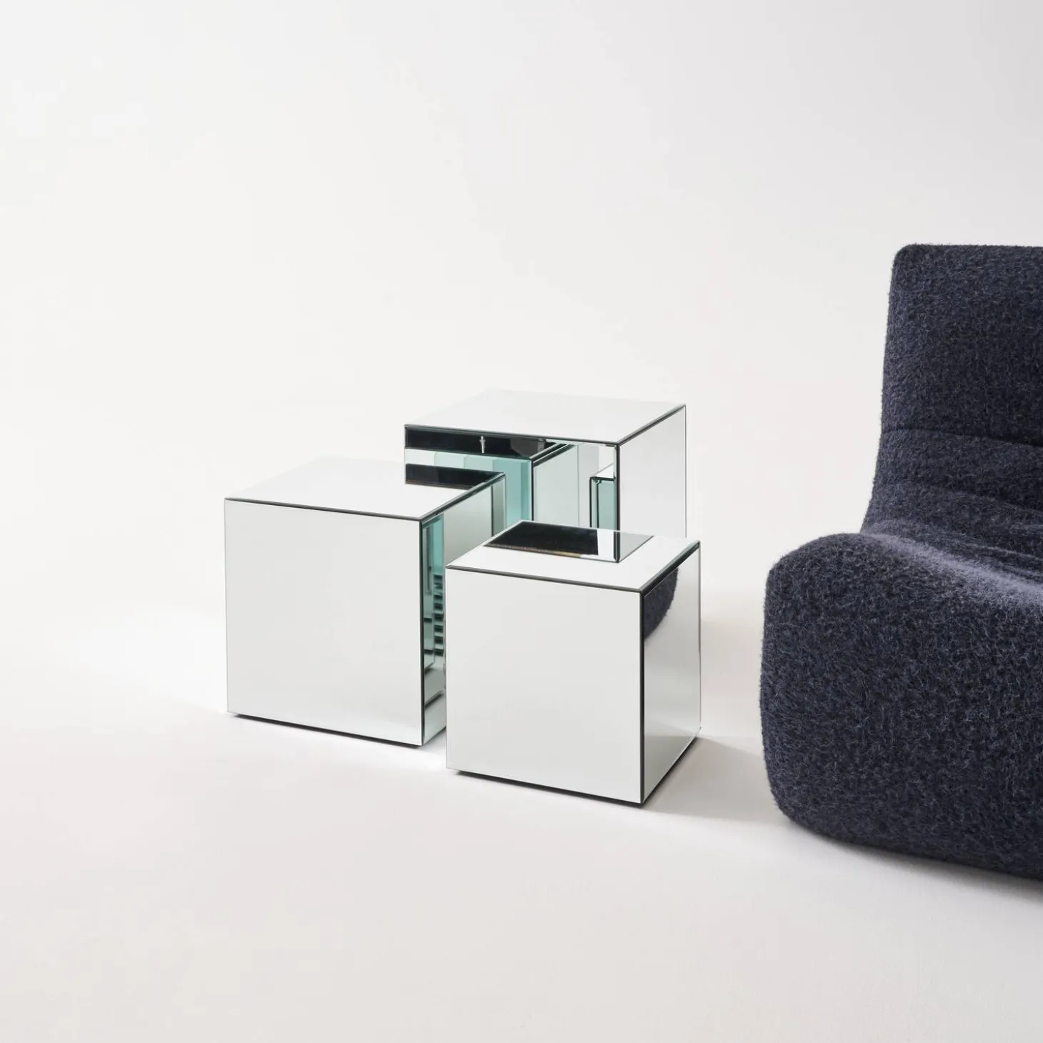 Kubischer Tisch mit Spiegelglas, Sofaende, Beistelltisch, 30 cm