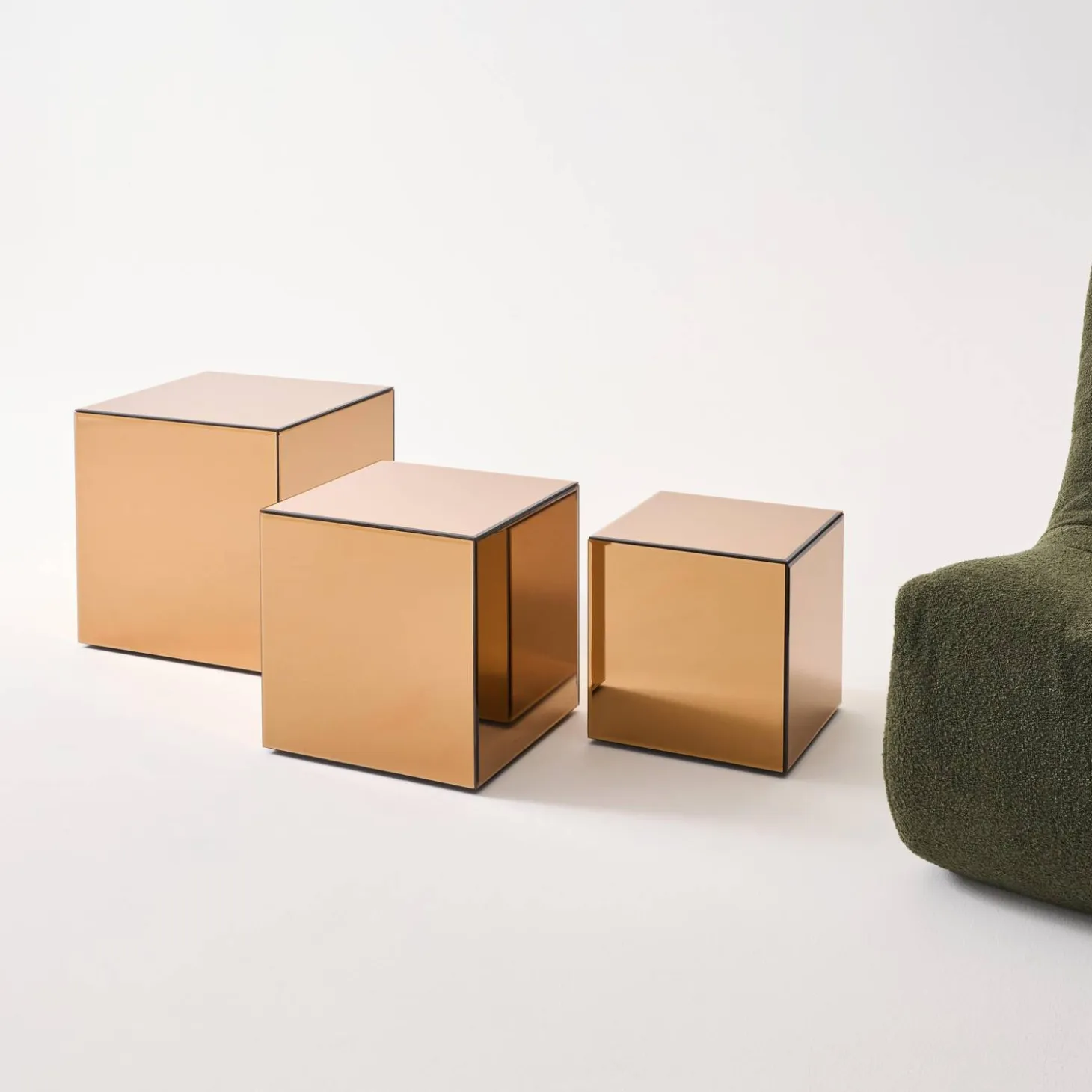 Kubischer Tisch mit Spiegelglas, Sofaende, Beistelltisch, 35 cm