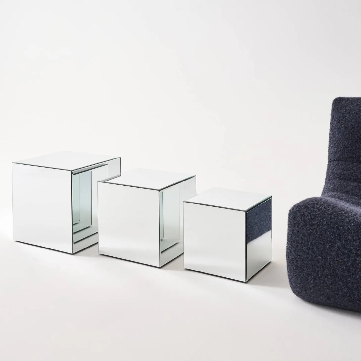 Kubischer Tisch mit Spiegelglas, Sofaende, Beistelltisch, 35 cm