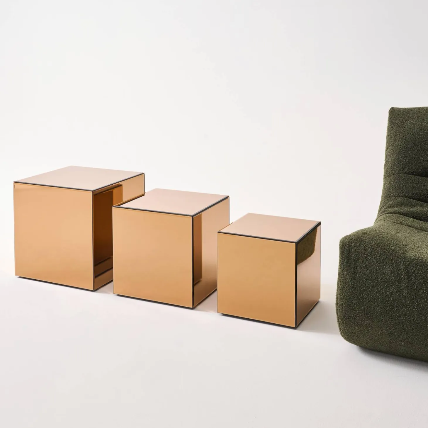 Kubischer Tisch mit Spiegelglas, Sofaende, Beistelltisch, 30 cm