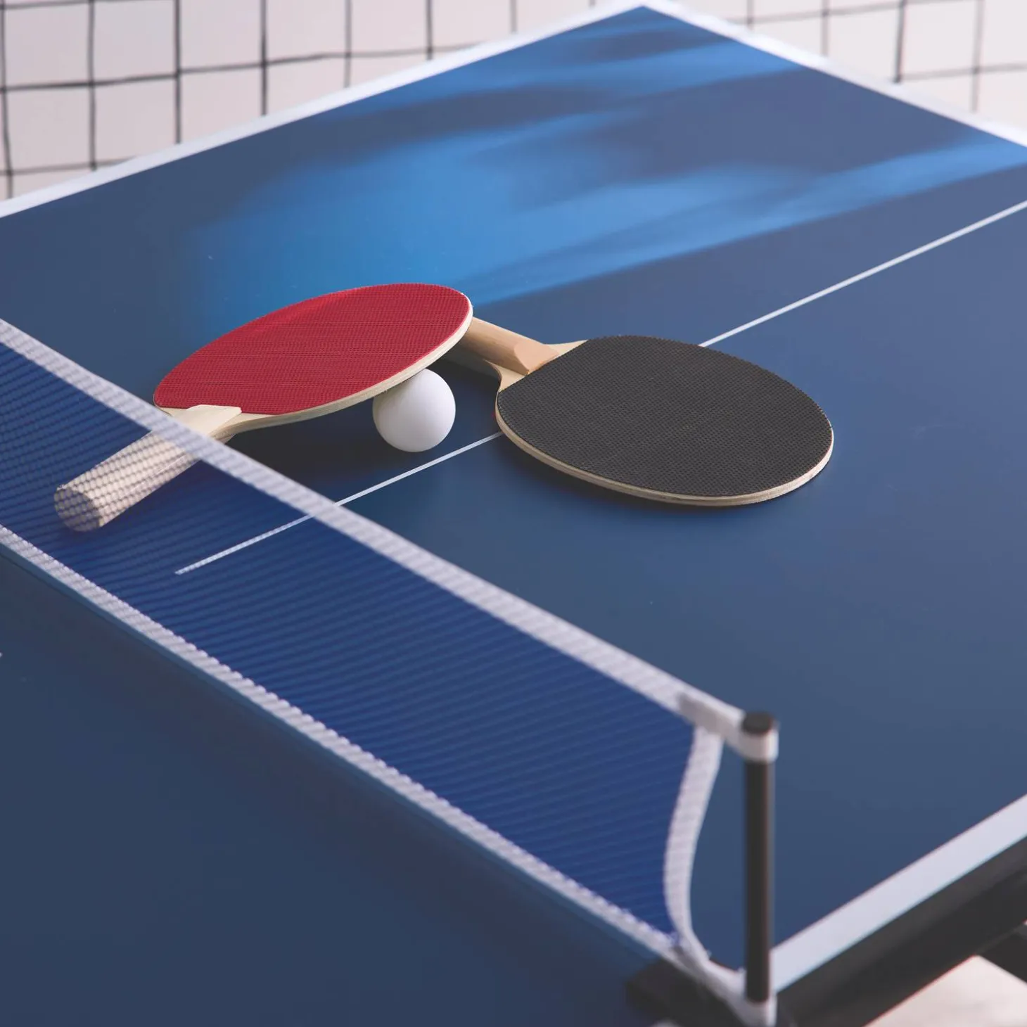 Mini-Tischtennisplatte Indoor, klappbar, mit 2 Schlägern und 3 Bällen