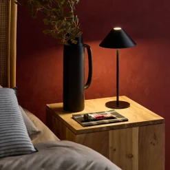 Mobile LED-Tischlampe für Innen- und Außenbereich H 135 cm