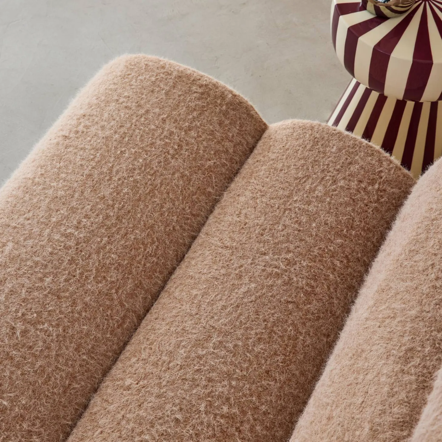 Modularer Lounge-Sessel mit Bezug im Alpaka-Look