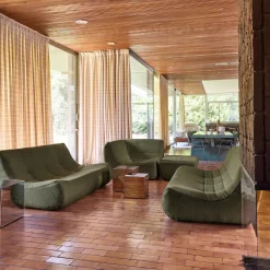 Modulares Ecksofa für 7 Personen mit strukturiertem Bouclé-Bezug und Hocker