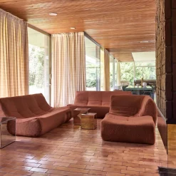 Modulares Ecksofa für 7 Personen mit strukturiertem Bouclé-Bezug und Hocker