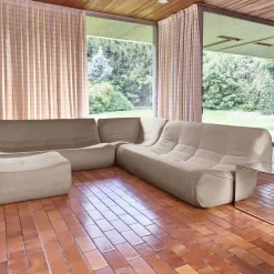 Modulares Ecksofa für 7 Personen mit strukturiertem Bouclé-Bezug und Hocker