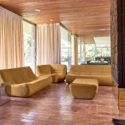 Modulares Ecksofa für 7 Personen mit strukturiertem Bouclé-Bezug und Hocker
