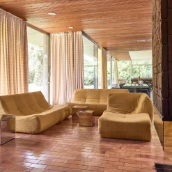 Modulares Ecksofa für 7 Personen mit strukturiertem Bouclé-Bezug und Hocker