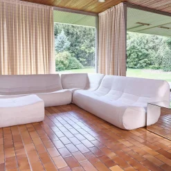 Modulares Ecksofa für 7 Personen mit strukturiertem Bouclé-Bezug und Hocker