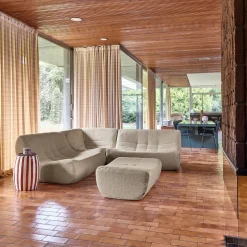 Modulares 5-Sitzer Ecksofa mit strukturiertem Bouclé-Bezug und Hocker