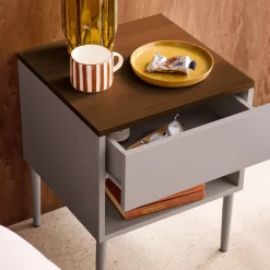 Nachttisch aus Metall mit Holzdekor, 1 Tür, 1 Fach