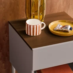 Nachttisch aus Metall mit Holzdekor, 1 Tür, 1 Fach