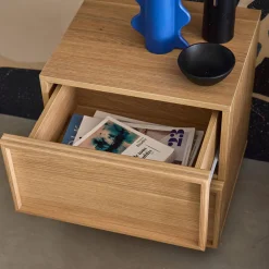 Nachttisch mit Holzlook und 2 Schubladen