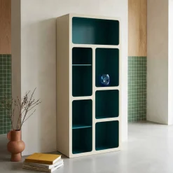 Organisches Bücherregal mit zweifarbigem Holzdekor, 8 Fächer