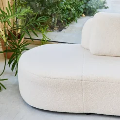 Organisches 2-3-Sitzer-Sofa mit Bouclé-Bezug und einer kleinen Recamiere
