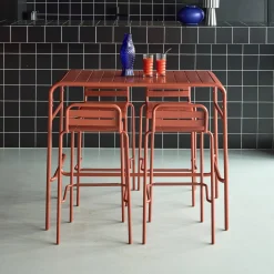 Outdoor-Bartisch + 4 Barhocker mit Lehne aus Stahl