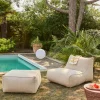 Outdoor Sessel und Fußhocker mit Olefin-Bezug in beige