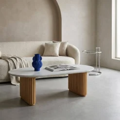 Ovaler Couchtisch aus Hevea-Holz mit Steinoptik-Furnier