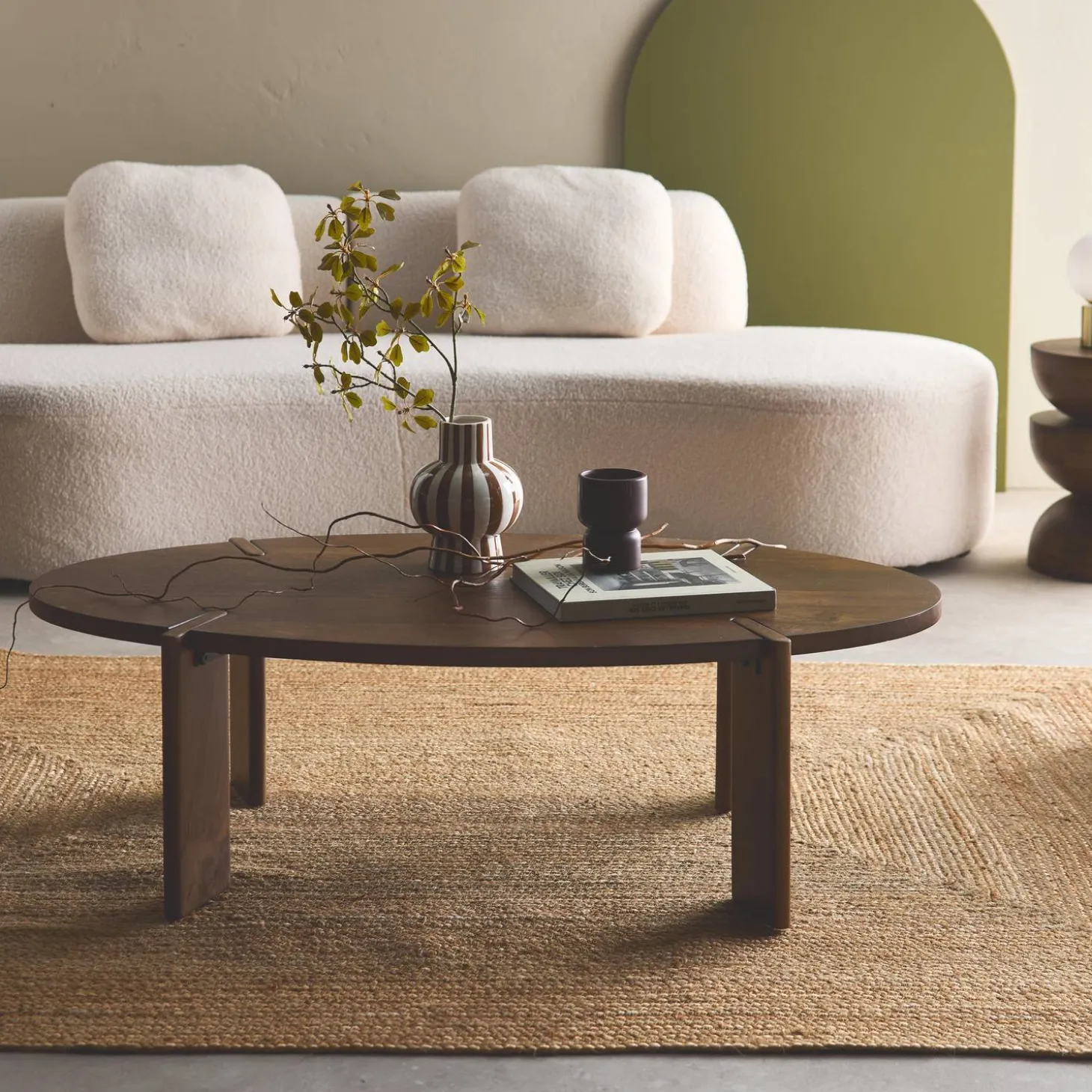 Ovaler Couchtisch aus Massivholz 120 cm