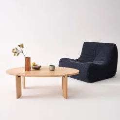 Ovaler Couchtisch aus Massivholz 120 cm