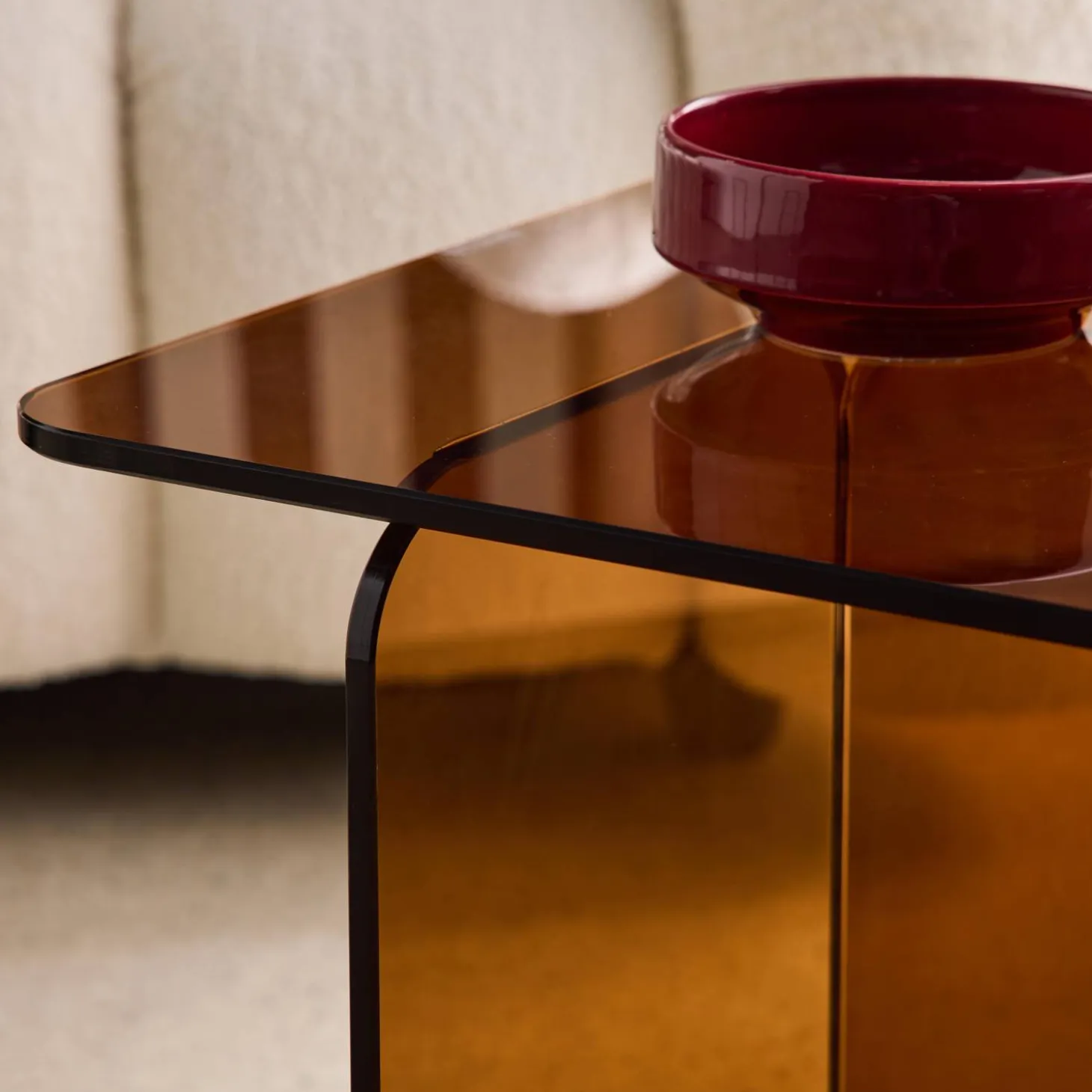 Quadratischer Couchtisch aus gehärtetem Glas