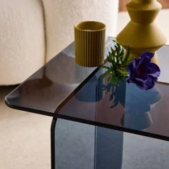 Quadratischer Couchtisch aus gehärtetem Glas
