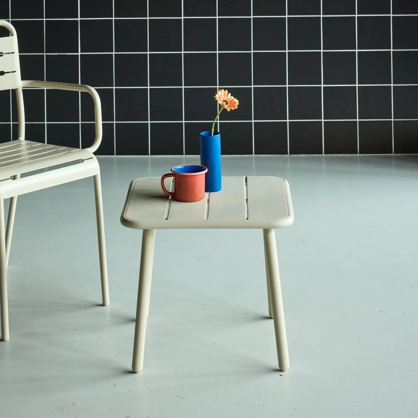 Quadratischer Couchtisch für den Garten aus Stahl