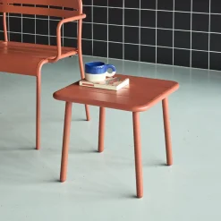 Quadratischer Couchtisch für den Garten aus Stahl