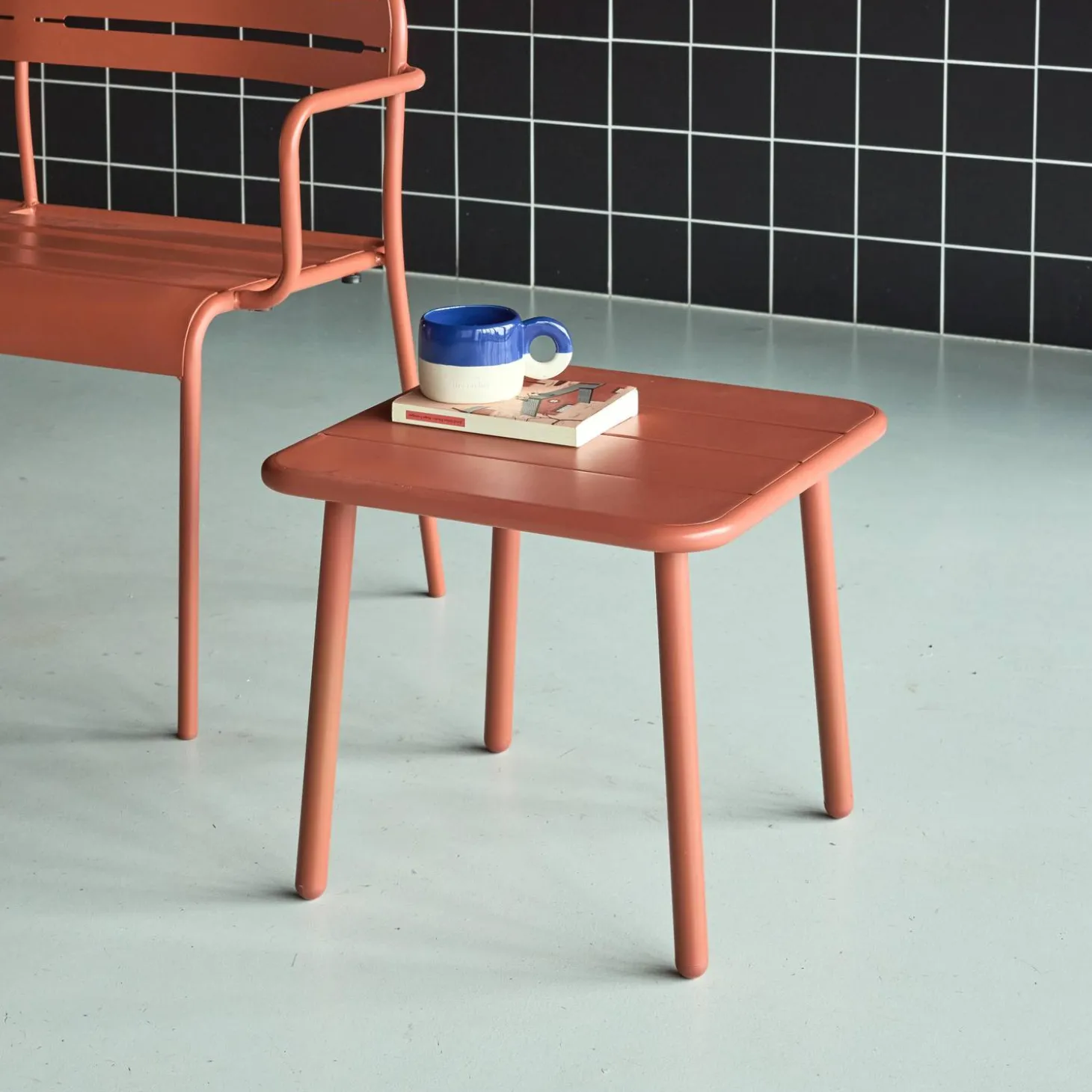 Quadratischer Couchtisch für den Garten aus Stahl