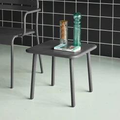Quadratischer Couchtisch für den Garten aus Stahl