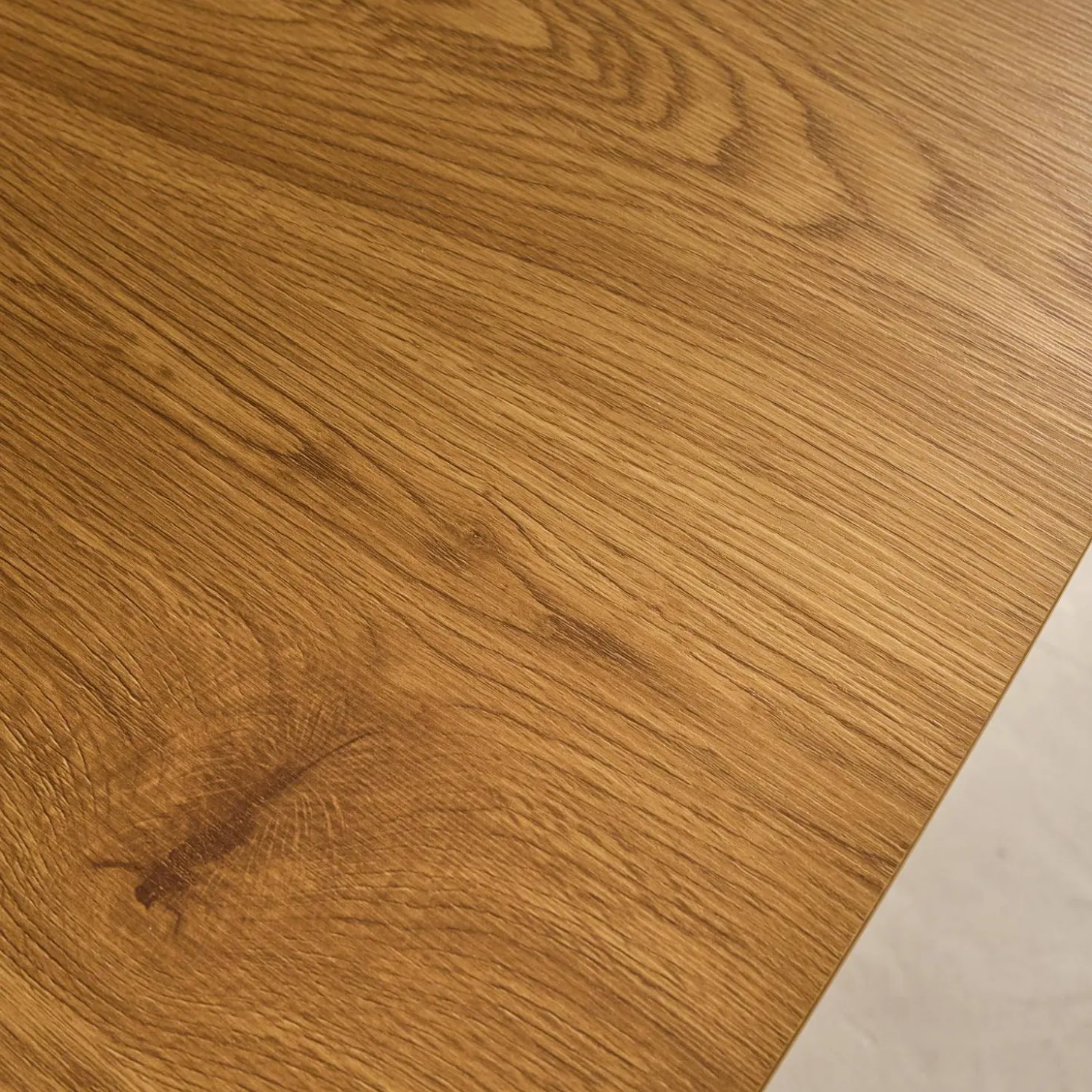 Quadratischer Esstisch im Holzlook mit schwarzen Metallbeinen für 4 Personen
