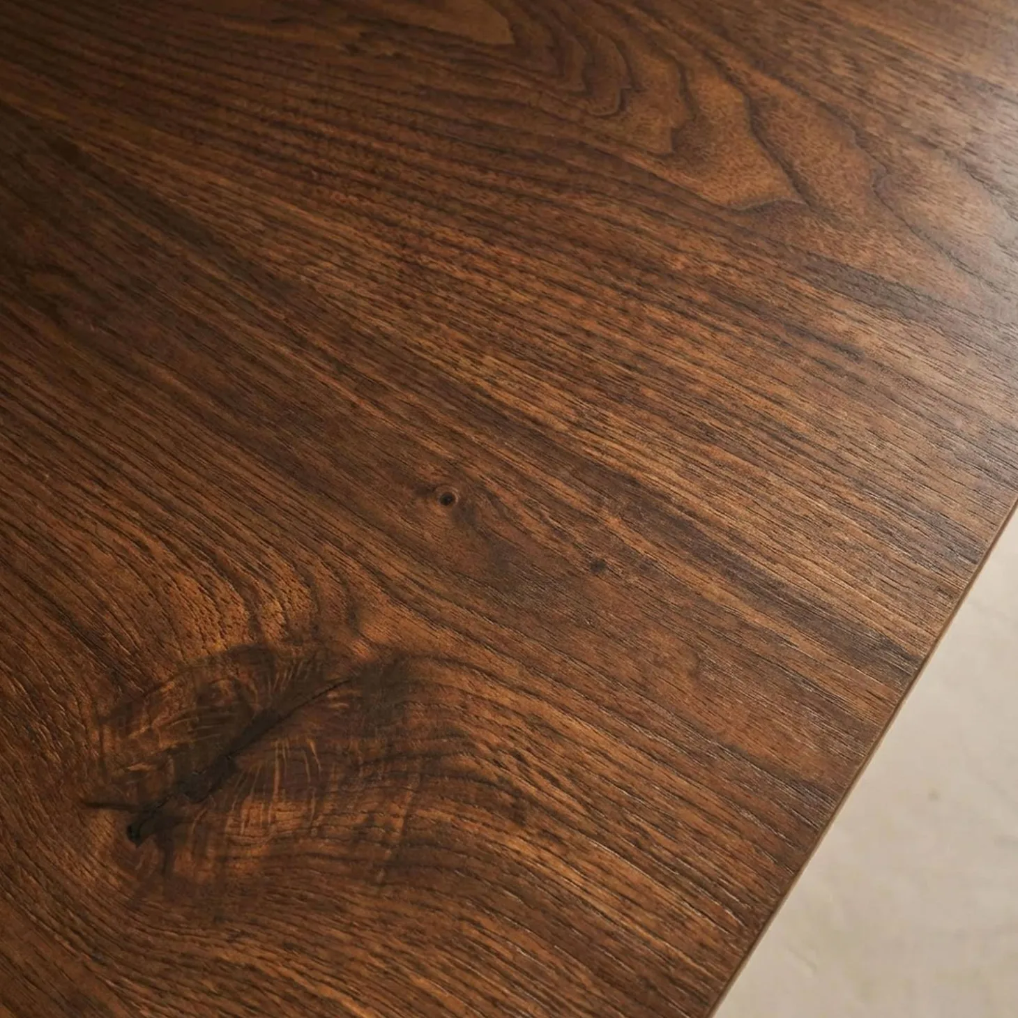 Quadratischer Esstisch im Holzlook mit schwarzen Metallbeinen für 4 Personen