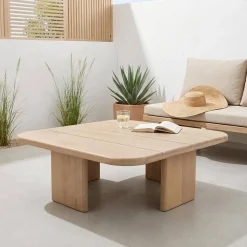 Quadratischer Garten-Couchtisch aus Akazienholz