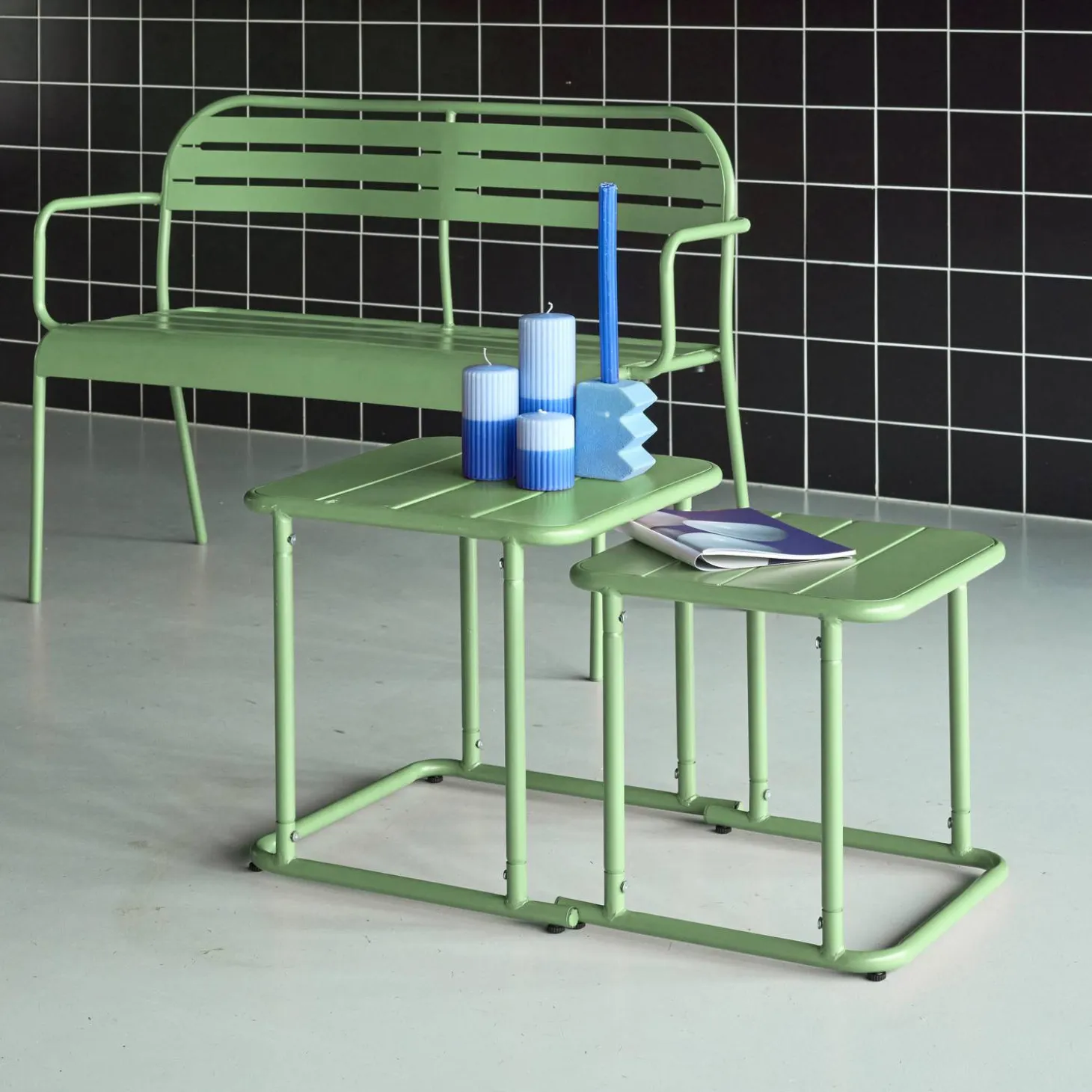Quadratischer Satztisch für den Außenbereich aus Stahl
