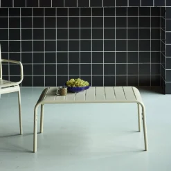 Rechteckiger Couchtisch aus Stahl für den Garten