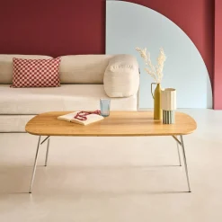 Rechteckiger Couchtisch mit verchromten Metallbeinen und Holzlook