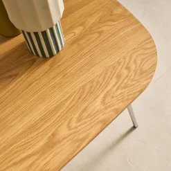 Rechteckiger Couchtisch mit verchromten Metallbeinen und Holzlook