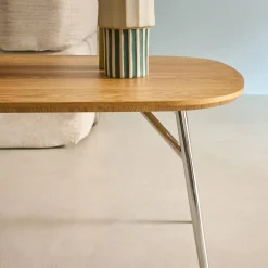Rechteckiger Couchtisch mit verchromten Metallbeinen und Holzlook