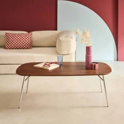 Rechteckiger Couchtisch mit verchromten Metallbeinen und Holzlook