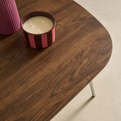 Rechteckiger Couchtisch mit verchromten Metallbeinen und Holzlook