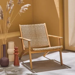 Relaxsessel aus Akazienholz und Kunststoffgeflecht