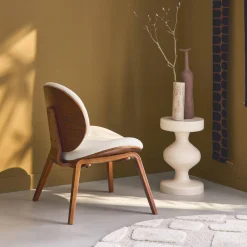 Relaxsessel mit gebogenem Holz und strukturiertem Bouclé-Bezug