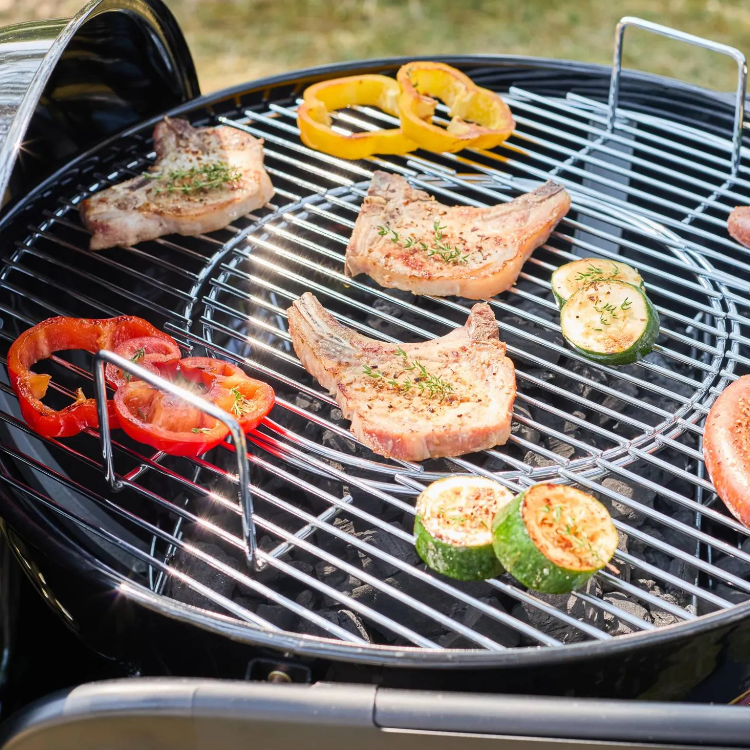 Runder Holzkohlegrill aus emailliertem Stahl Ø53cm mit 2 Rollen