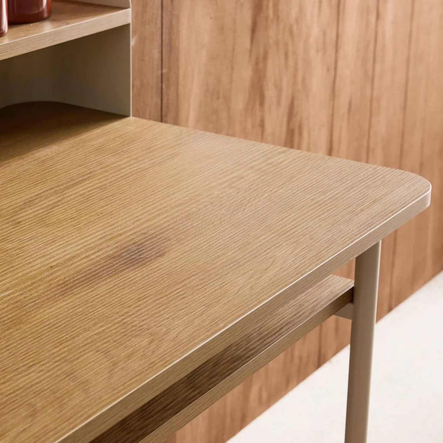 Schreibtisch mit Metall, Holzdekor und 3 Nischen