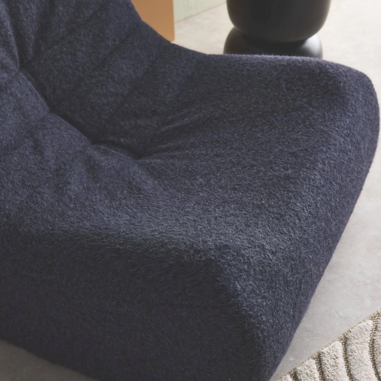 Sessel mit Bezug im Alpaka-Look