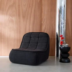 Sessel mit strukturiertem Bouclébezug