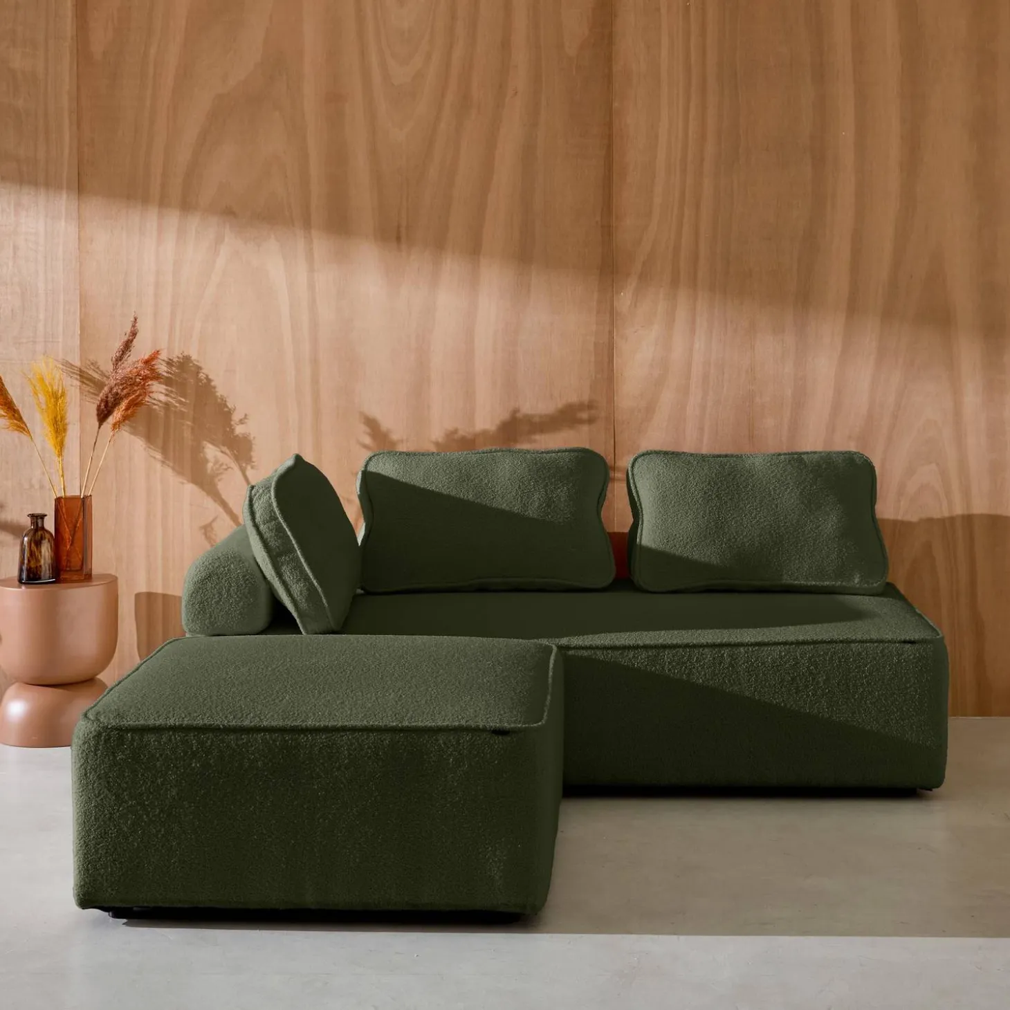 Sessel und 2-Sitzer Sofa mit Bouclé-Bezug für ein modulares Sofa