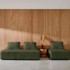 Sessel und 2-Sitzer Sofa mit Bouclé-Bezug für ein modulares Sofa