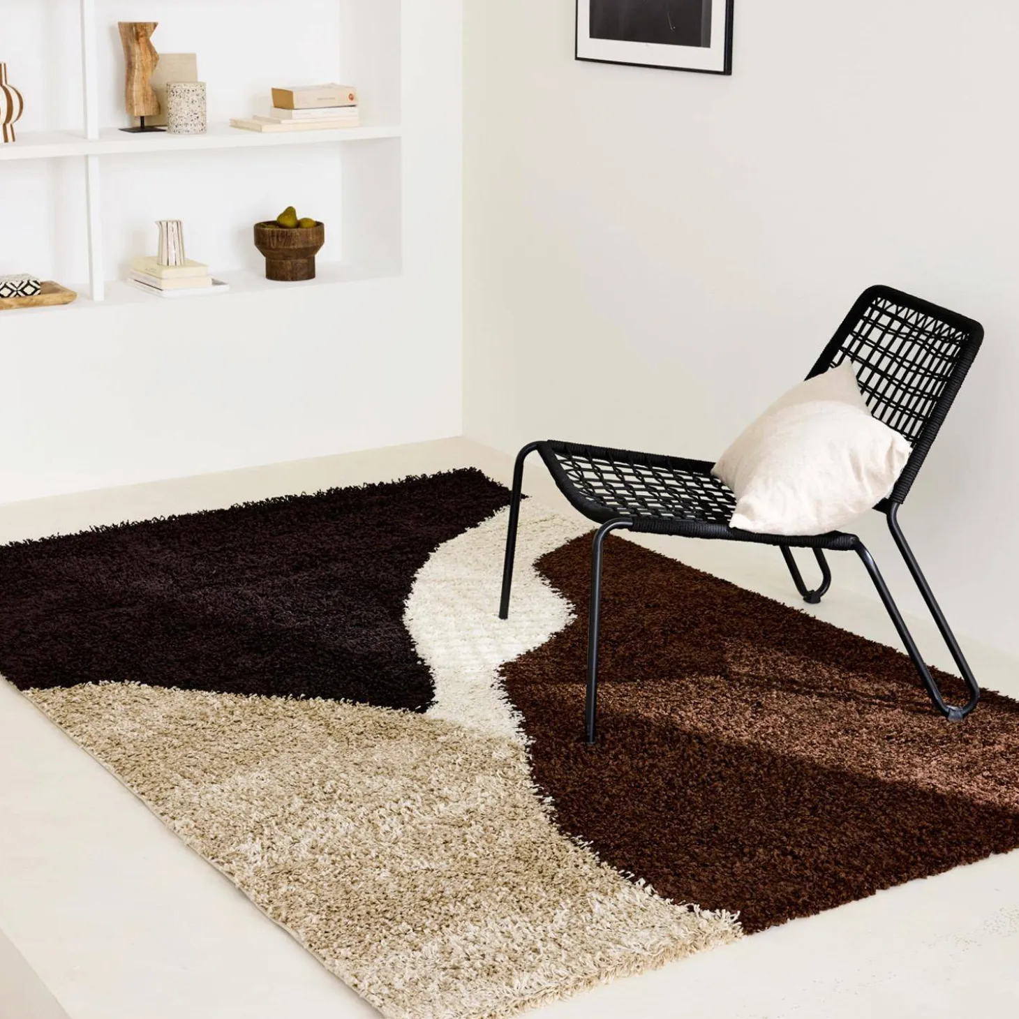 Shaggy-Teppich mit geometrischem Muster in Beige, Braun, Schwarz